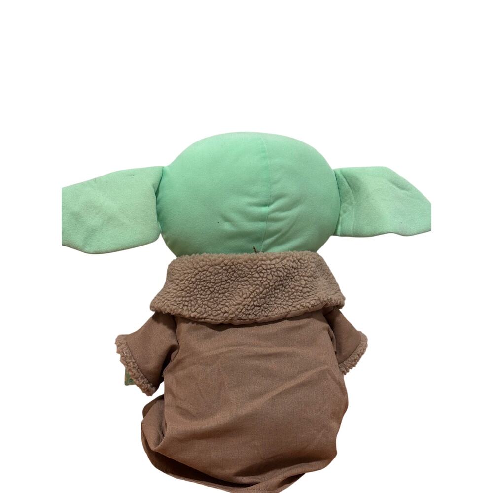 Star Wars Grogu ‘The Child’ Plush Toy 18in by Jay Franco - Picture 4 of 8